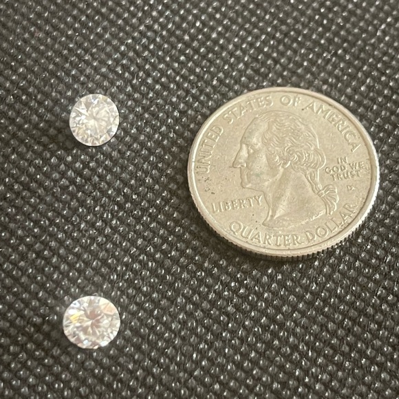 Diamond (Moissanite) - Picture 3 of 3